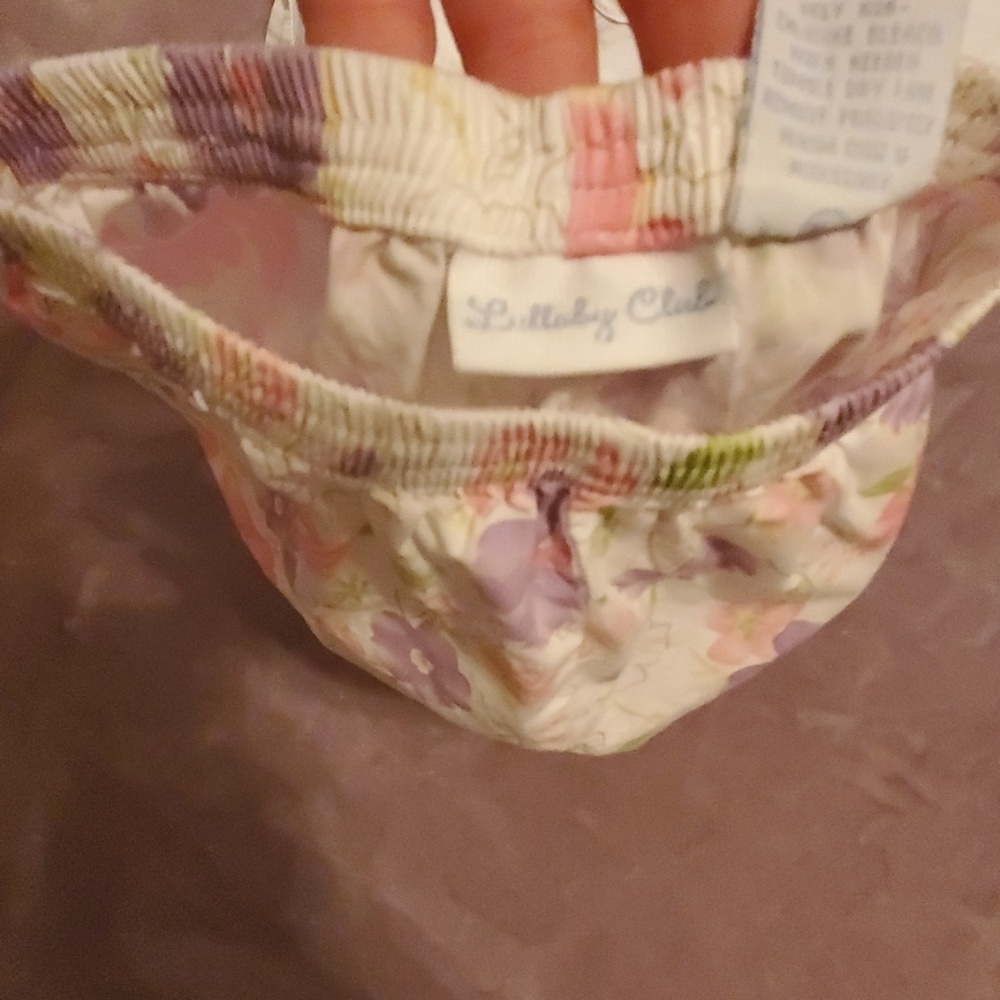 Lullaby Club Spring/Summer baby girl outfit  with flowers size 9m - Picture 4 of 7